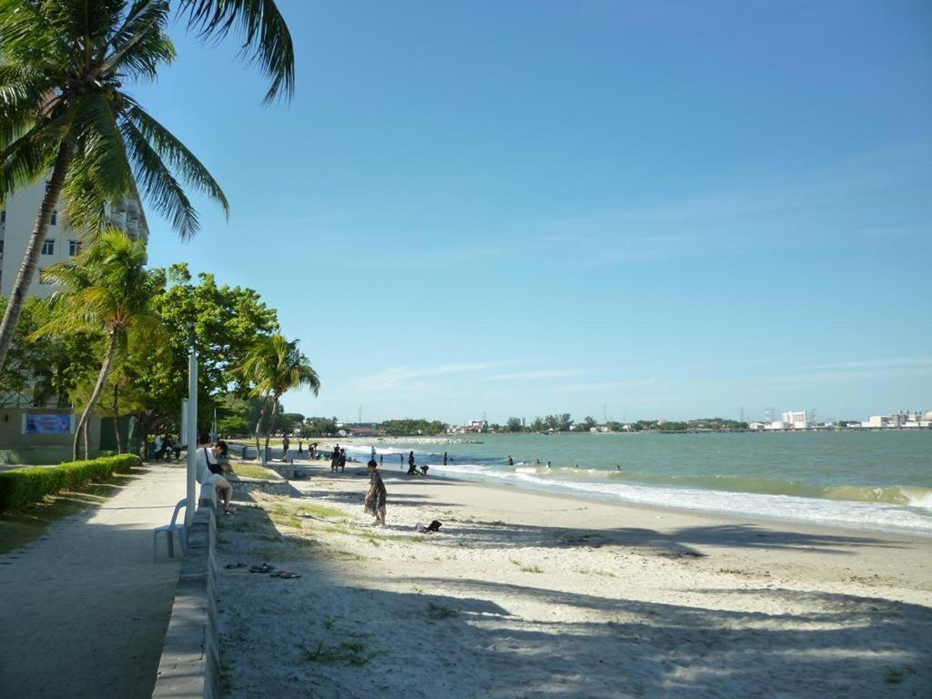 Water Chalet Pd Private Unit Porto Dickson Exterior foto