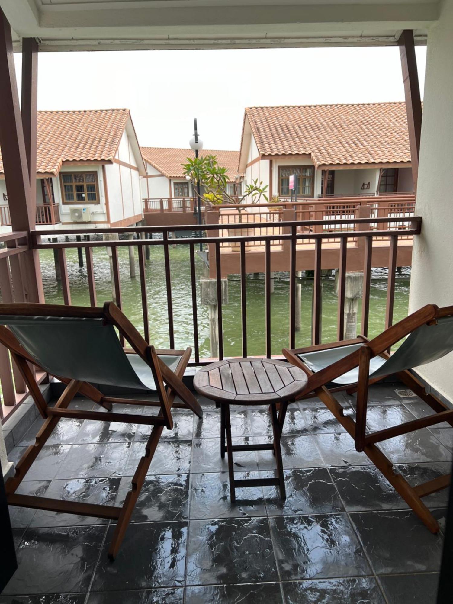 Water Chalet Pd Private Unit Porto Dickson Exterior foto